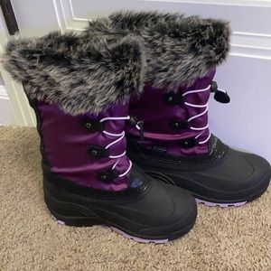 Girls winter boots - size 3